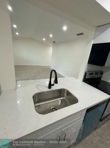 9667 15 Ct, Hollywood FL 33024-4429 exterior