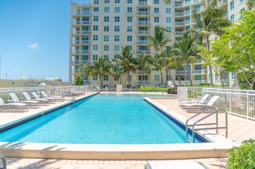 450 Federal Hwy, Boynton Beach FL  33435-4184 exterior