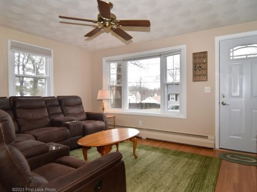 10 Rhode Island Ave, Cumberland, RI 02864-5720