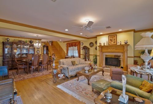 21 42nd St, Bayonne, NJ 07002-4848