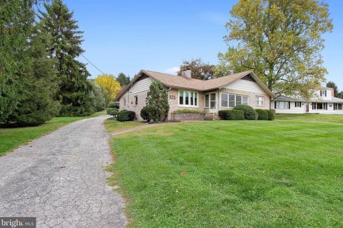 321 Valley Rd, Etters, PA 17319-8919
