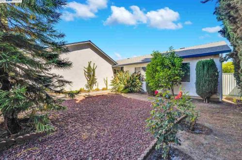 649 Glenburry Way, San Jose, CA 95123-1318