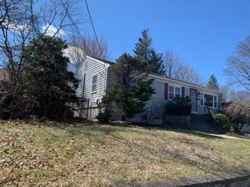 21 Colwell Dr, Providence, RI 02919-2606