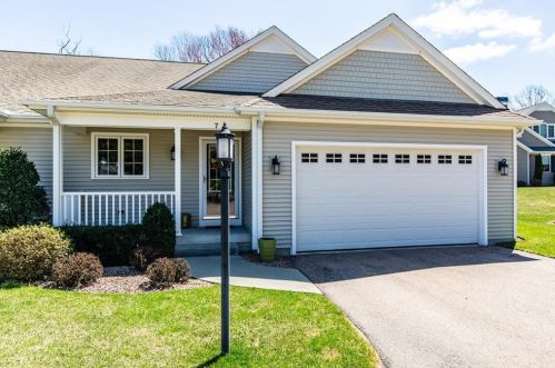 7 Meghan Ln, North Kingstown, RI 02852-4187
