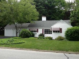 6 Rosewood Ln, Cumberland, RI 02864-3343