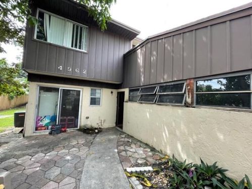 4962 5th St, Delray Beach, FL 33445-2103