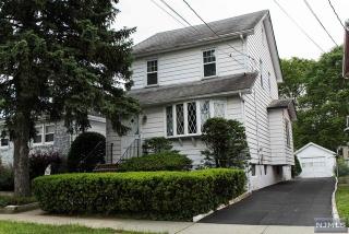 538 Park Pl, Lyndhurst, NJ 07071-3222