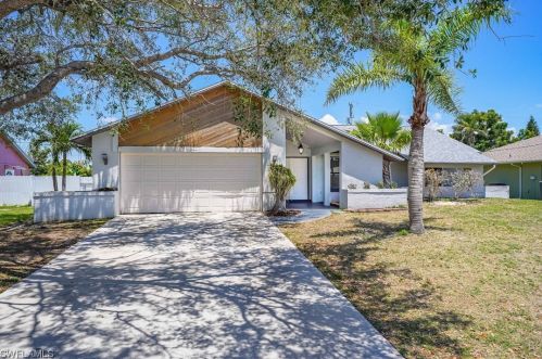 309 6th Ter, Cape Coral, FL 33990-1544