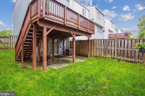 8518 Blue Rock Ln, Lorton VA  22079-3062 exterior
