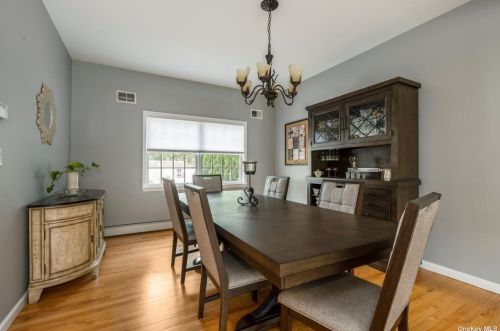 59 Reilly St, West Islip NY  11795-1044 exterior