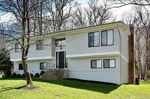 26 Buena Vista Rd, Airmont, NY 10901-1730