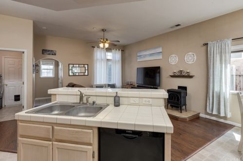 1033 Windsor Way, Chico CA  95926-3259 exterior