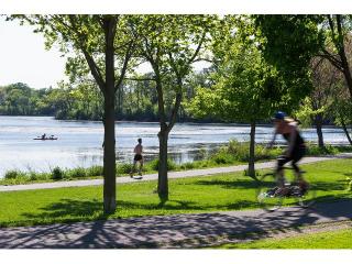 2701 Lake Of The Isles Pkwy, Minneapolis, MN 55408-1053