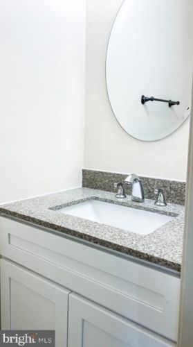 12177 Salemtown Dr, Woodbridge VA  22192-6273 exterior