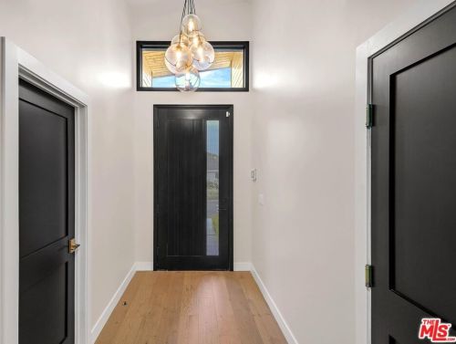 4709 Norwich Ave, Van Nuys CA  91403-2017 exterior