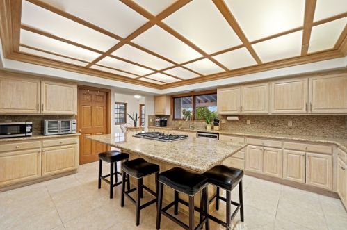 26945 Brooken Ave, Santa Clarita CA  91387-3904 exterior