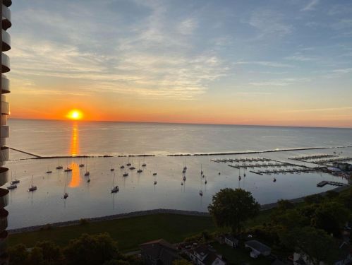 2525 Shore Dr, Milwaukee WI  53207-1973 exterior