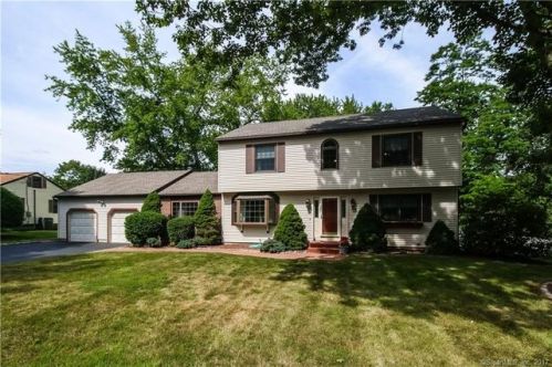 27 Waverly Ter, Huntington, CT 06484-5841