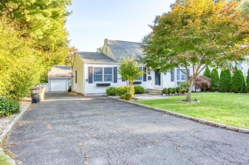 47 Sleepy Hollow Ln, Stamford, CT 06907-1734