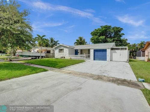 1814 38th Ave, Hollywood FL  33021-4832 exterior