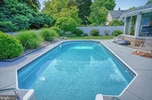 475 Woodcrest Dr, Navy Sup Dpt PA 17050-6854 exterior