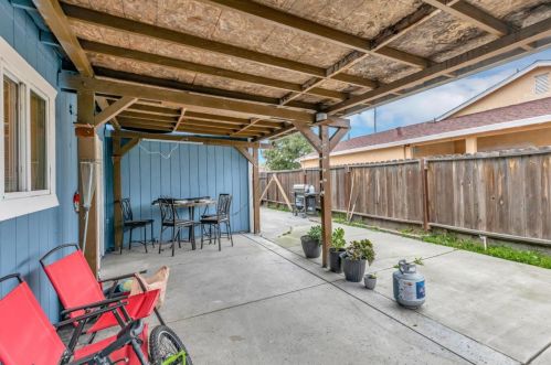 16128 Easy St, Lathrop CA  95330-9572 exterior