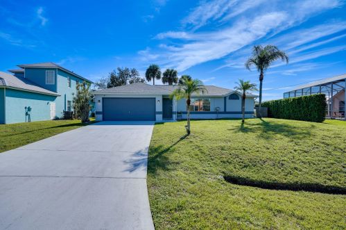 2381 Freeman St, Fort Pierce, FL 34953-2252