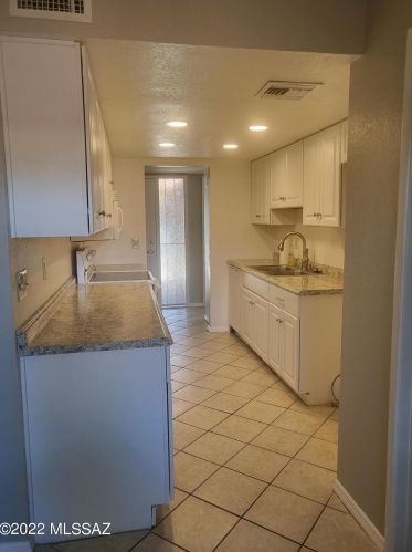 712 Limberlost Dr, Tucson, AZ 85705-1508