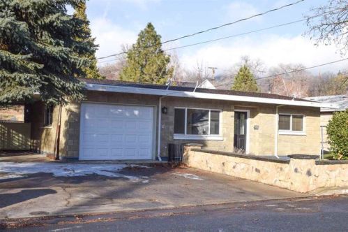 343 Pine St, Yreka, CA 96097-2324