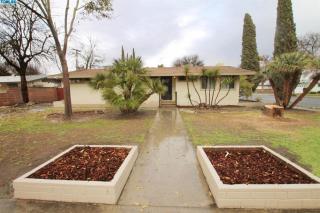 1012 Myrtle St, Hanford, CA 93230-4220
