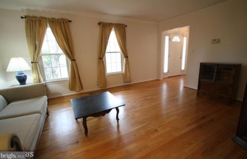 5207 Dunleigh Dr, Springfield VA  22015-1618 exterior