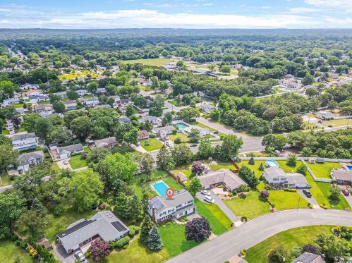 30 Brookfield Ln, South Setauket, NY 11720-1410