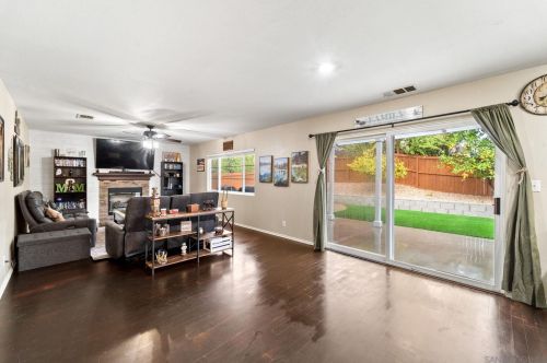 42064 Pine Needle St, Temecula CA  92591-7915 exterior