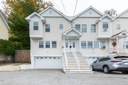 31 Warren St, New Rochelle, NY 10801-8418