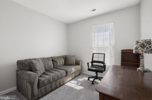 8806 Howland Pl, Bristow VA  20136-5708 exterior