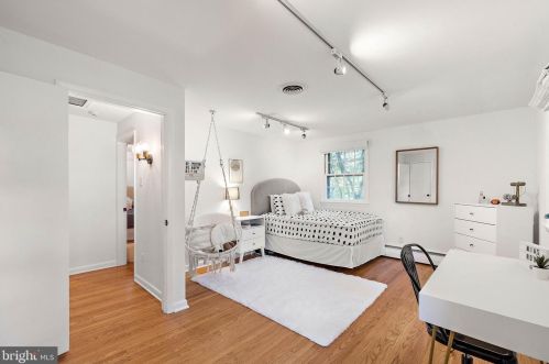 1421 Sugartown Rd, Berwyn PA  19312-1820 exterior