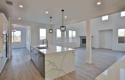 7796 Spring Hill St, Chino CA  91708-7606 exterior