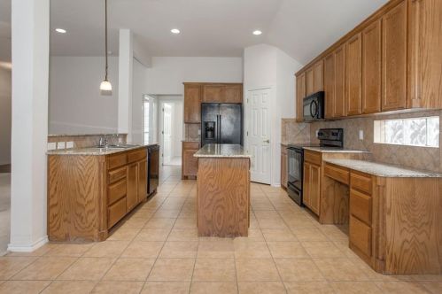 5424 Shasta Ridge Ct, Fort Worth TX  76123-2827 exterior