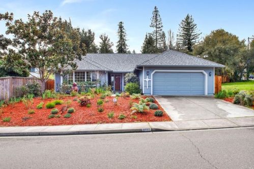 7093 Fellers Ln, Sebastopol, CA 95472-4481