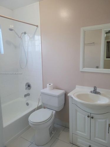 1527 42nd Pl, Hialeah FL  33012-7604 exterior