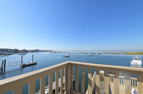 429 Cross Bay Blvd, Far Rockaway NY  11693-1056 exterior