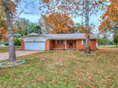 2100 Maxey Dr, Harrah, OK 73045-8110