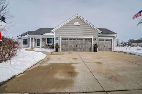 711 Apple Orchard Dr, Waterford, WI 53185-2895