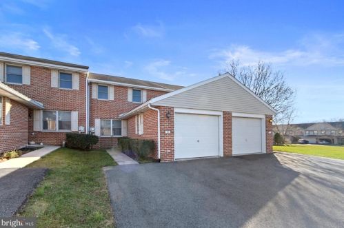 92 Lee Ann Ct, West Enola, PA 17025-1938