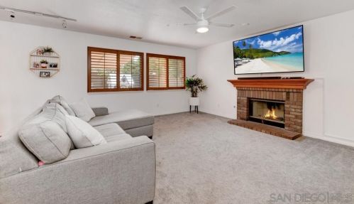 4307 Meadow Spring Way, Oceanside CA  92057-6536 exterior