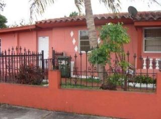 3320 13th St, Miami, FL 33125-2814