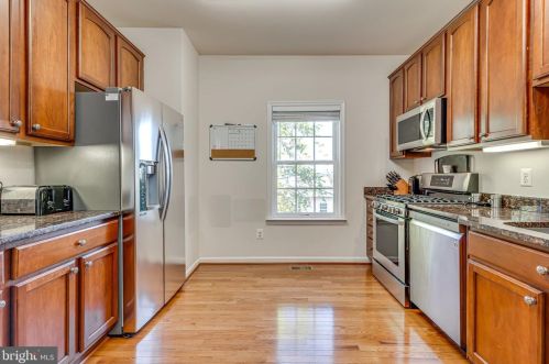 2998 Chinkapin Oak Ln, Woodbridge VA  22191-7514 exterior