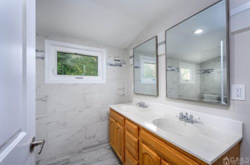 32 Meadow Rd, East Brunswick NJ  08816-4333 exterior