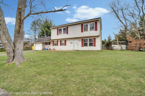 1532 Rockaway Rd, Lakewood, NJ 08701-3930