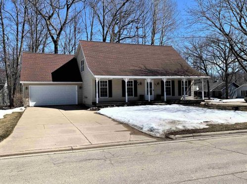 1973 Knotty Pine Dr, Green Bay, WI 54304-1937